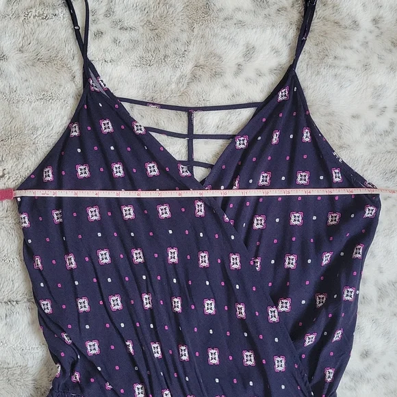 Patterned Romper - Picture 8 of 11